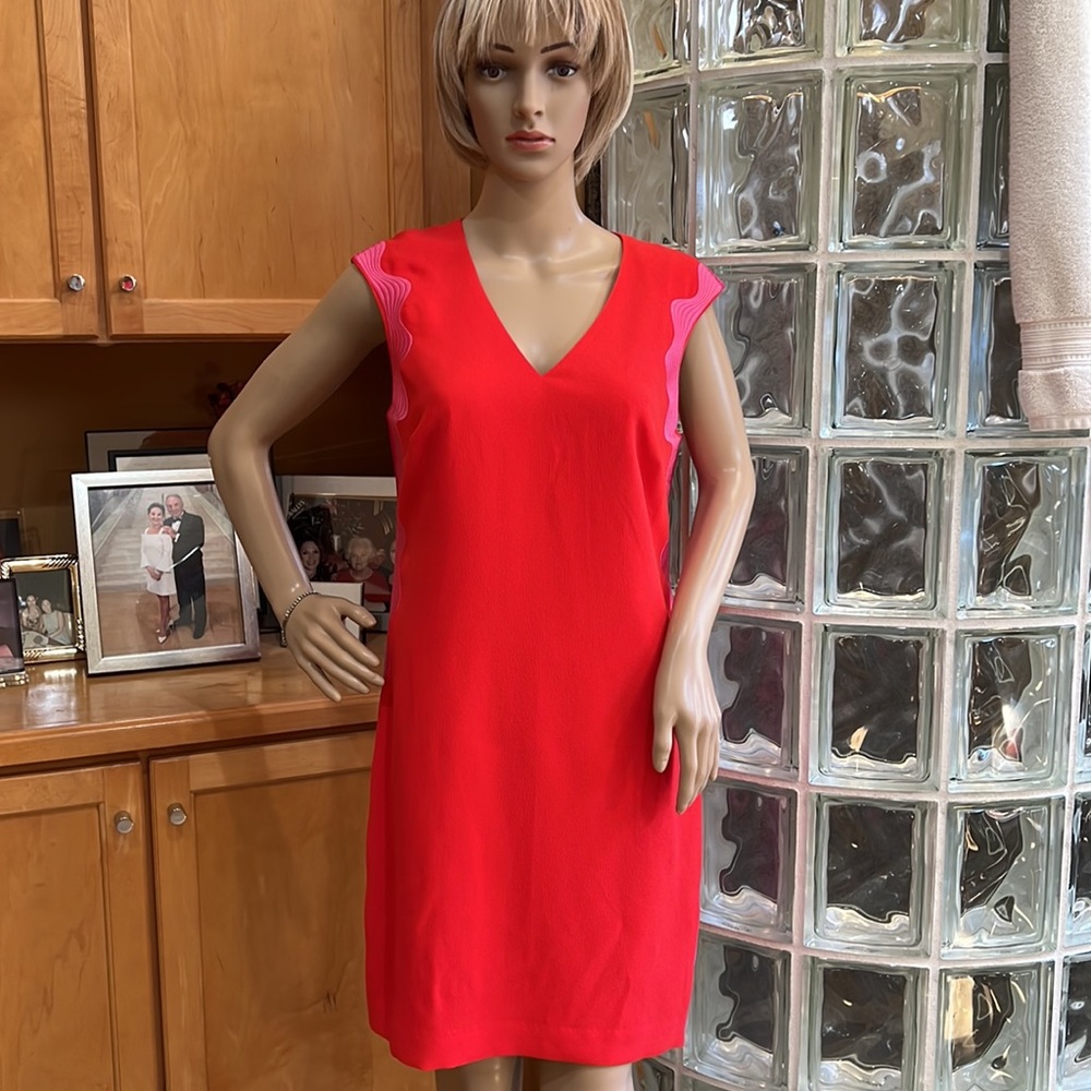 NWT Trina Turk V Neck Sleeveless Dress SZ 4